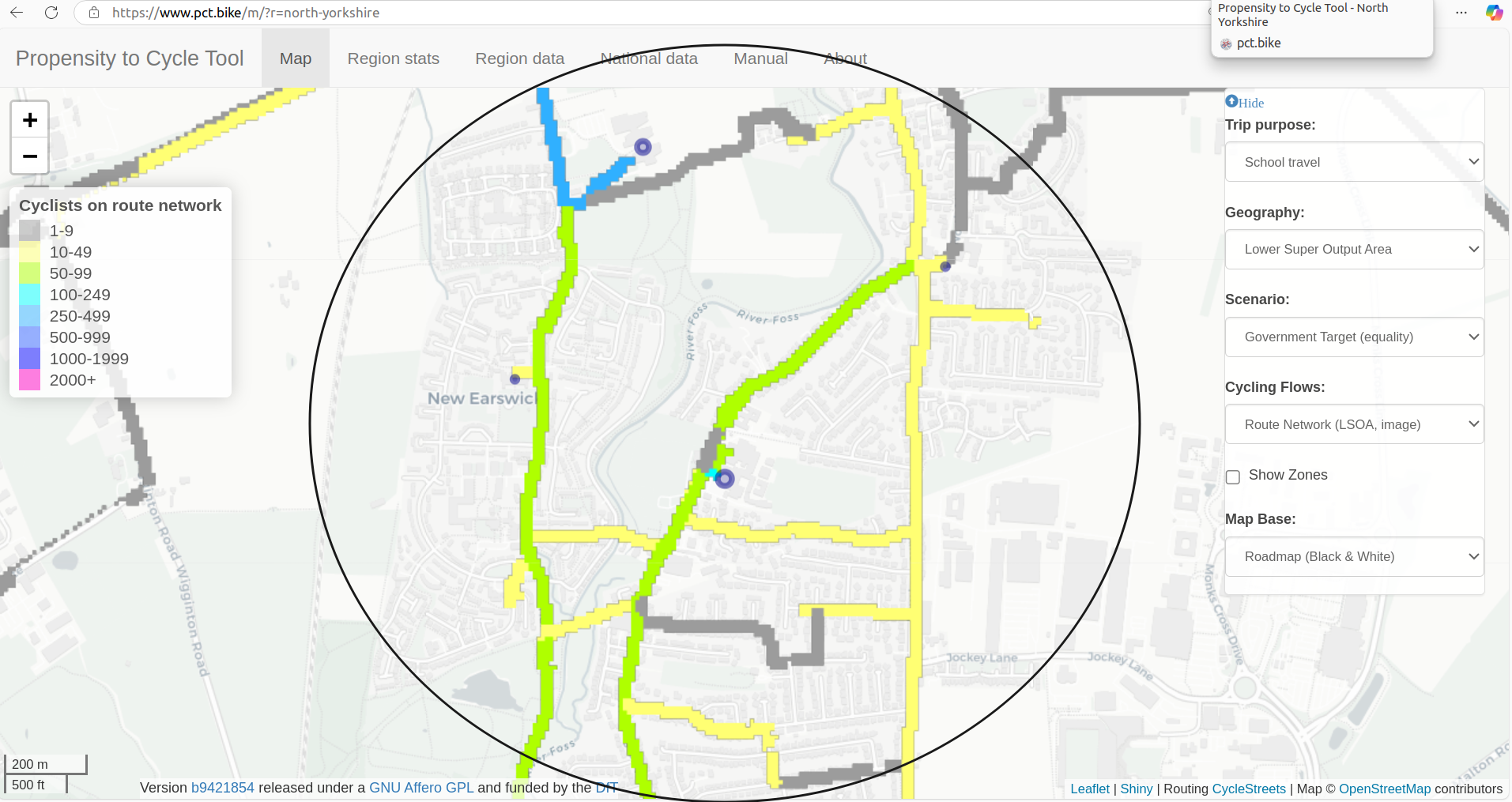 Comparison of Propensity to Cycle Tool school travel (top) and SchoolRoutes (bottom) outputs for York.